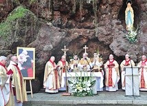 Mszy św. w intencji rychłej beatyfikacji kard. Stefana Wyszyńskiego przewodniczył prymas Wojciech Polak