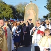  W Zdrochcu relikwie niosła rodzina wielodzietna