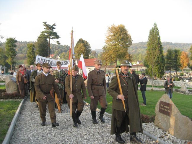 Pomnik Janusza Kurtyki w Morawicy