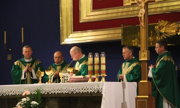 Eucharystią rozpoczął się TKCh. Mszy św. przewodniczył ks. prał. Edward Poniewierski