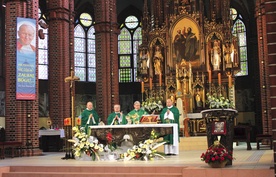 Eucharystii w gliwickiej katedrze w Dniu Papieskim przewodniczył bp Jan Kopiec