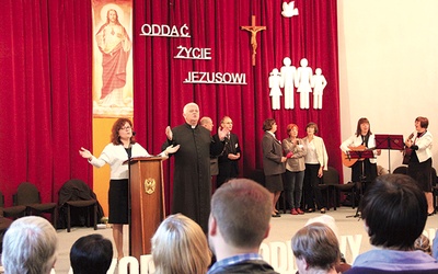  Uczestnicy kongresu podczas modlitwy w auli WSD w Łowiczu