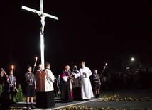 Krzyż i plac pod budowę kościoła poświęcił bp Andrzej F. Dziuba