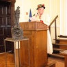 Uczestnicy spotkania zobaczyli miniaturę pomnika, który w niedługim czasie stanie w Lipcach Reymontowskich