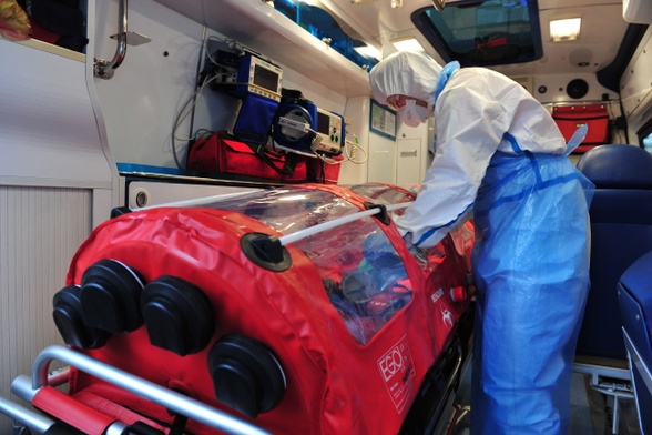 Śmiertelność chorych na ebolę wciąż wzrasta