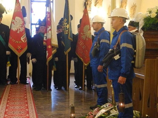 W Malcu koledzy towarzyszyli zmarłemu górnikowi w jego ostatniej drodze