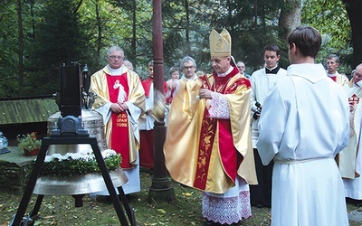  Biskup ordynariusz poświęcił sanktuaryjny instrument