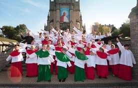 Służba Liturgiczna Ołtarza przy kościele Matki Bożej Szkaplerznej w Imielinie, czyli ministranci wysokich lotów