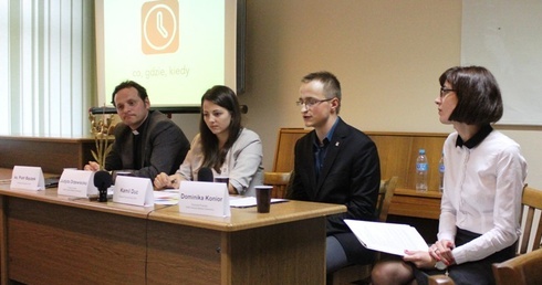 Ks. Piotr Bączek i młodzi z bielsko-żywieckiego KSM zapraszają na 8. Korowód Świętych