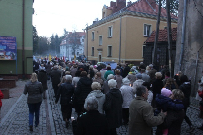 Tam świętych noszą na rękach