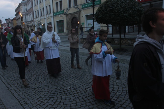 Tam świętych noszą na rękach