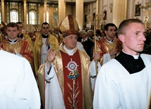 Abp Kowalczyk dziękuje za 25 lat biskupiej posługi 