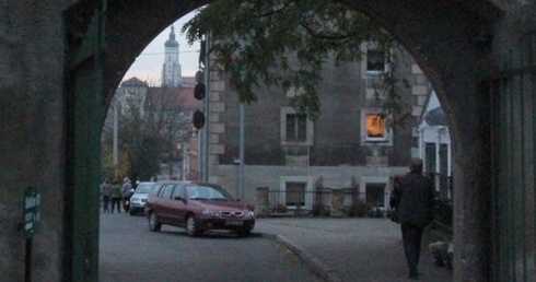 Tu zmarli śpią na złocie