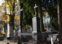 Jak co roku miasto zachęca odwiedzających groby swych bliskich do korzystania z komunikacji miejskiej.