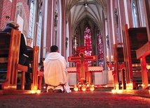 O inicjatywach można się  dowiedzieć więcej również podczas comiesięcznej modlitwy śpiewami z Taizé w kościele NMP na Piasku we Wrocławiu. Najbliższa okazja  5 listopada po Mszy św. o 18.30