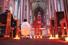 O inicjatywach można się  dowiedzieć więcej również podczas comiesięcznej modlitwy śpiewami z Taizé w kościele NMP na Piasku we Wrocławiu. Najbliższa okazja  5 listopada po Mszy św. o 18.30