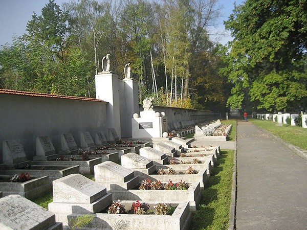 Kraków już w 1914 r. przeznaczył na cmentarzu Rakowickim osobne miejsce na groby poległych i zmarłych legionistów