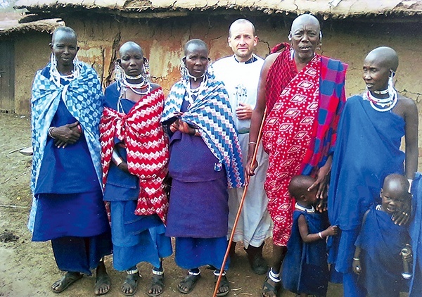 Oświęcimski kapłan jest jedynym białym wykładowcą seminaryjnym w Tanzanii