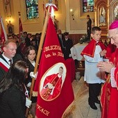  Sztandar szkoły poświęcił biskup senior Edward Frankowski