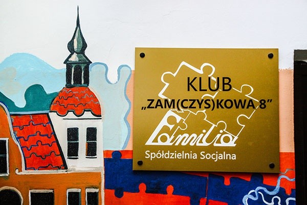  Logo spółdzielni to nie tylko symbol elementów składających się w całość – aktywizowani zawodowo artyści chcą sprzedawać puzzle z rysunkami panoramy miasta 