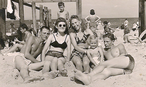  Na plaży fajnie jest. Sopot 1946 rok 