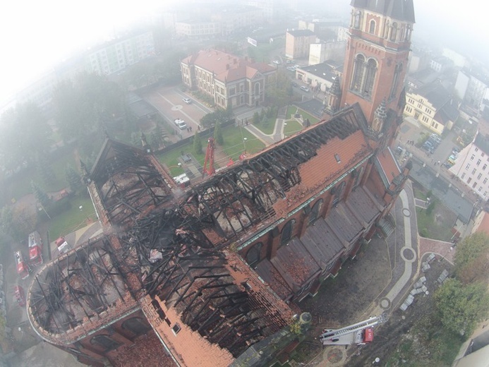 Spalona katedra, zdjęcia z drona cz. 2