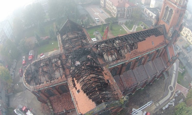 Jak zabezpieczyć katedrę po pożarze?