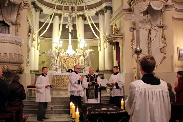 Msza Requiem za prymasów w Skierniewicach