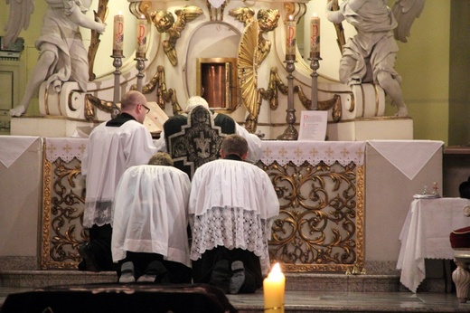Msza Requiem za prymasów w Skierniewicach
