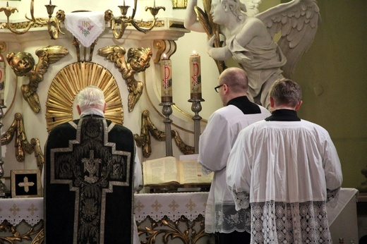 Msza Requiem za prymasów w Skierniewicach