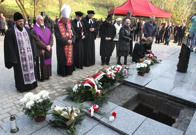 Pochówek na "Glinniku"