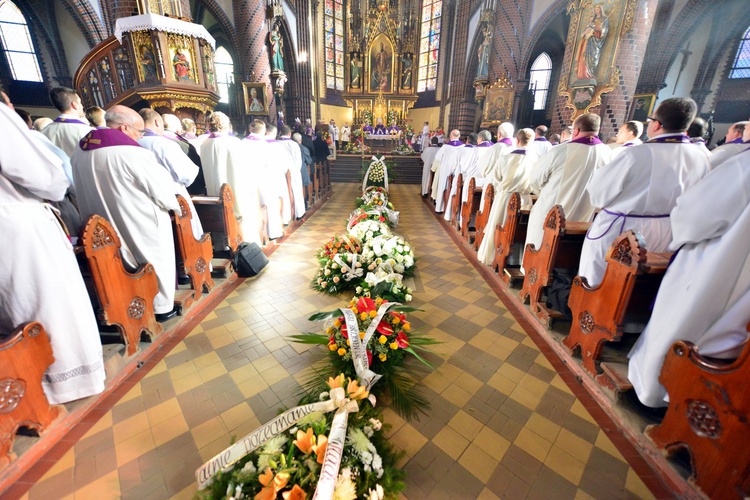 Pogrzeb ks. Łukasza - kościół