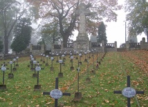 Mogiły cmentarza komunalnego w Bochni 