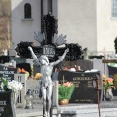 1 listopada na cmentarzach całegj diecezji odbędą się modlitwy za dusze zmarłych.