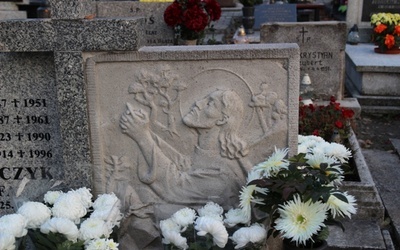 Nagrobek na cmentarzu parafii św. Katarzyny w Czechowicach-Dziedzicach