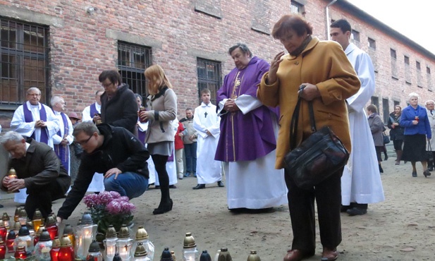 Zaduszki w byłym KL Auschwitz