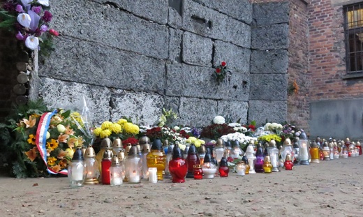 Zaduszki w byłym KL Auschwitz