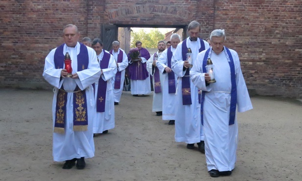 Zaduszki w byłym KL Auschwitz