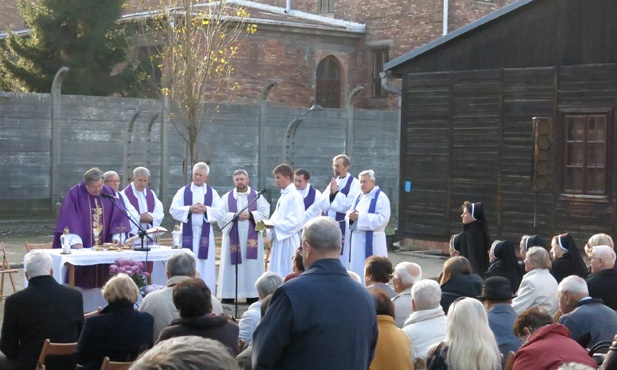 Zaduszki w byłym KL Auschwitz