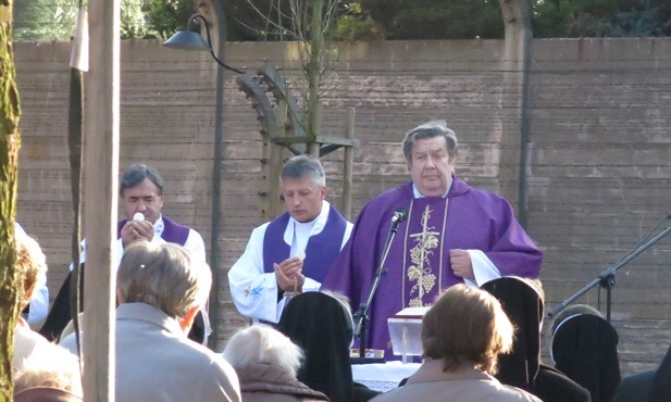 Zaduszki w byłym KL Auschwitz