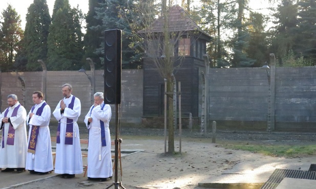 Zaduszki w byłym KL Auschwitz