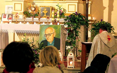 Powyżej: W Skierniewicach  modlono się o beatyfikację ks. F. Blachnickiego