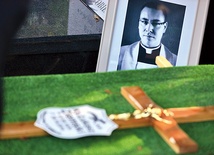  Ciało zmarłego kapłana zostało złożone w grobowcu, w którym kilka lat temu spoczęły szczątki jego wujka, także księdza