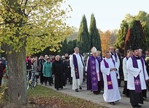  Modlitwa na cmentarzu parafii pw. Ducha Świętego