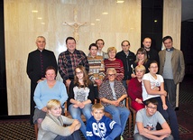  Rodziny poszkodowane w katastrofie razem z ks. K. Bąkiem  oraz ks. T. Nowakiem w Domu św. Jacka