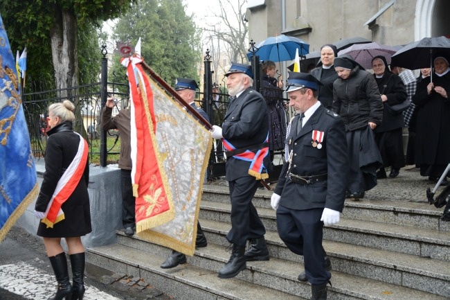 Procesyjne przeniesienie trumny bp. Nathana