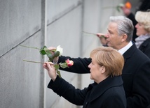 Merkel: Mur nie upadłby bez wydarzeń w Polsce