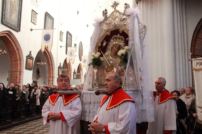 Wprowadzenie nowego proboszcza do katedry oliwskiej