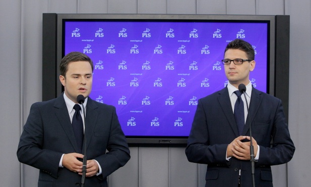 Hofman, Kamiński i Rogacki usunięci z PiS