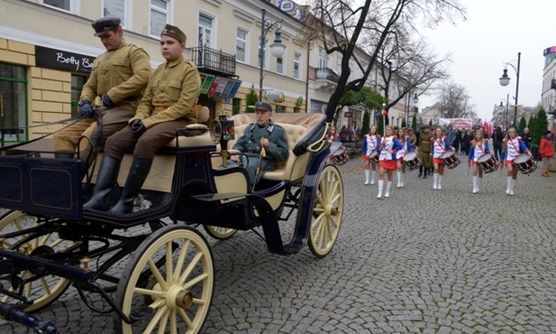 Na czele marszu pojechał marsz. Józef Piłsudski